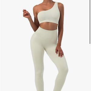 Butter Cream off shoulder workout set leggings size small